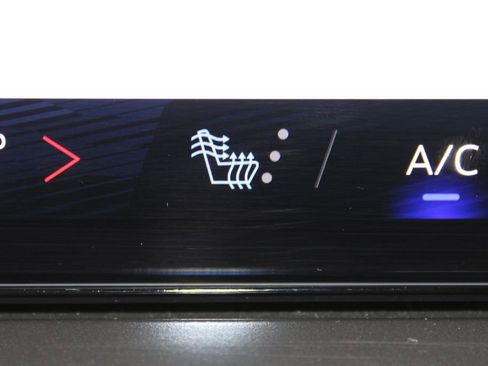 Used 2024 Chevrolet Traverse LT image 48