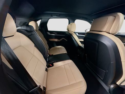 Certified 2026 Porsche Cayenne AWD/4WD image 28