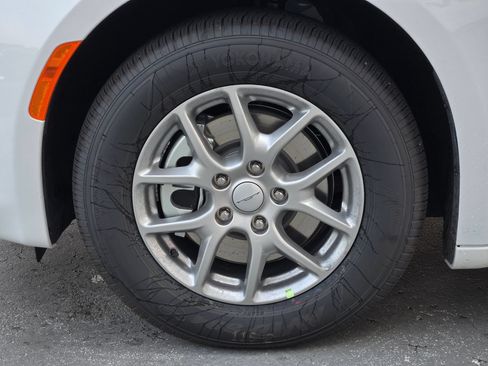 New 2027 Chrysler Pacifica LX FWD image 15