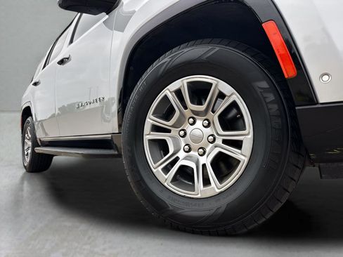 Used 2023 Jeep Wagoneer 4WD w/ Premium Group I image 16