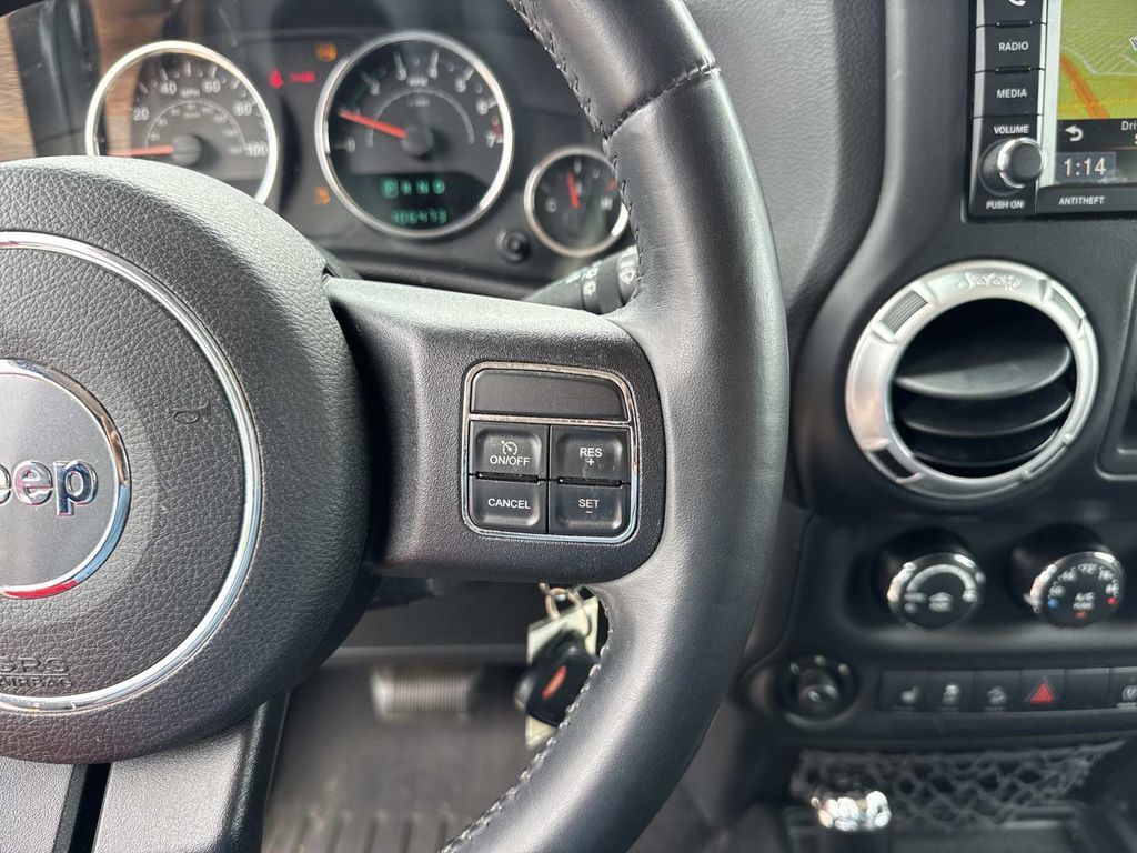 Used 2013 Jeep Wrangler Unlimited Rubicon w/ Connectivity Group AWD/4WD image 24