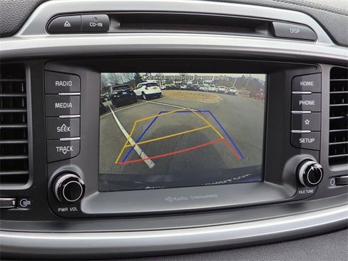 Used 2019 Kia Sorento LX w/ LX Convenience Package image 23