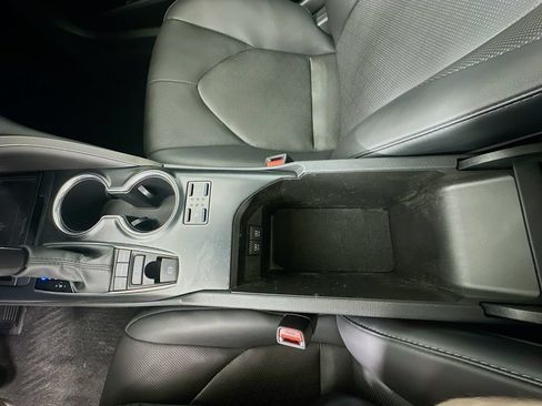 Used 2020 Toyota Camry XSE FWD image 28