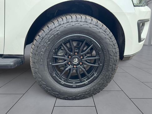 Used 2020 Ford Expedition XLT w/ Equipment Group 202A AWD/4WD image 7