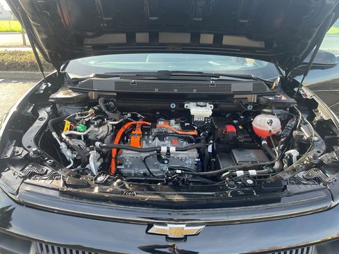 Used 2025 Chevrolet Equinox EV LT w/ Convenience Package image 11