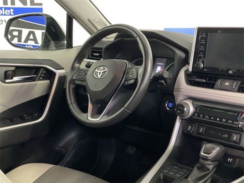Used 2019 Toyota RAV4 XLE Premium image 14