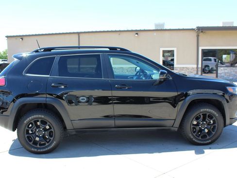 Used 2022 Jeep Cherokee Latitude w/ Sun & Sound Group AWD/4WD image 6