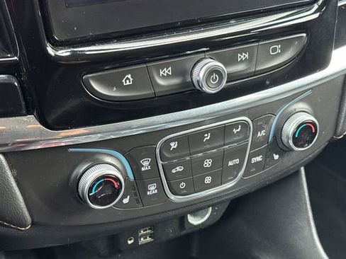 Used 2020 Chevrolet Traverse RS image 32