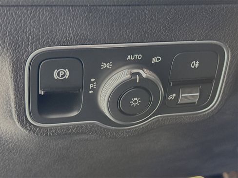 Used 2025 Mercedes-Benz GLB 250 GLB 250 image 11