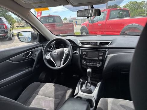 Used 2016 Nissan Rogue SV FWD image 19