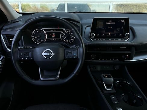 Used 2025 Nissan Rogue SV image 14