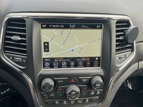 Used 2018 Jeep Grand Cherokee Altitude AWD/4WD image 40