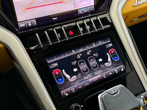 Used 2020 Lamborghini Urus image 25