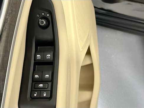 Used 2023 Jeep Grand Cherokee Limited image 18