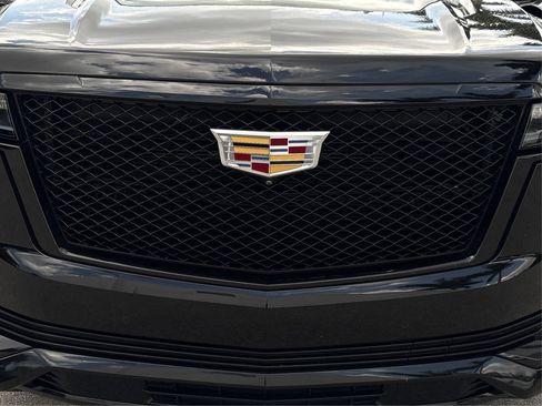 Used 2023 Cadillac Escalade Sport w/ LPO, ONYX Package AWD/4WD image 15