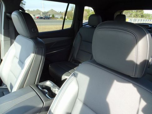 Used 2025 Buick Enclave Preferred image 22