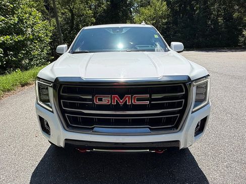 Used 2023 GMC Yukon AT4 w/ AT4 Premium Package AWD/4WD image 3