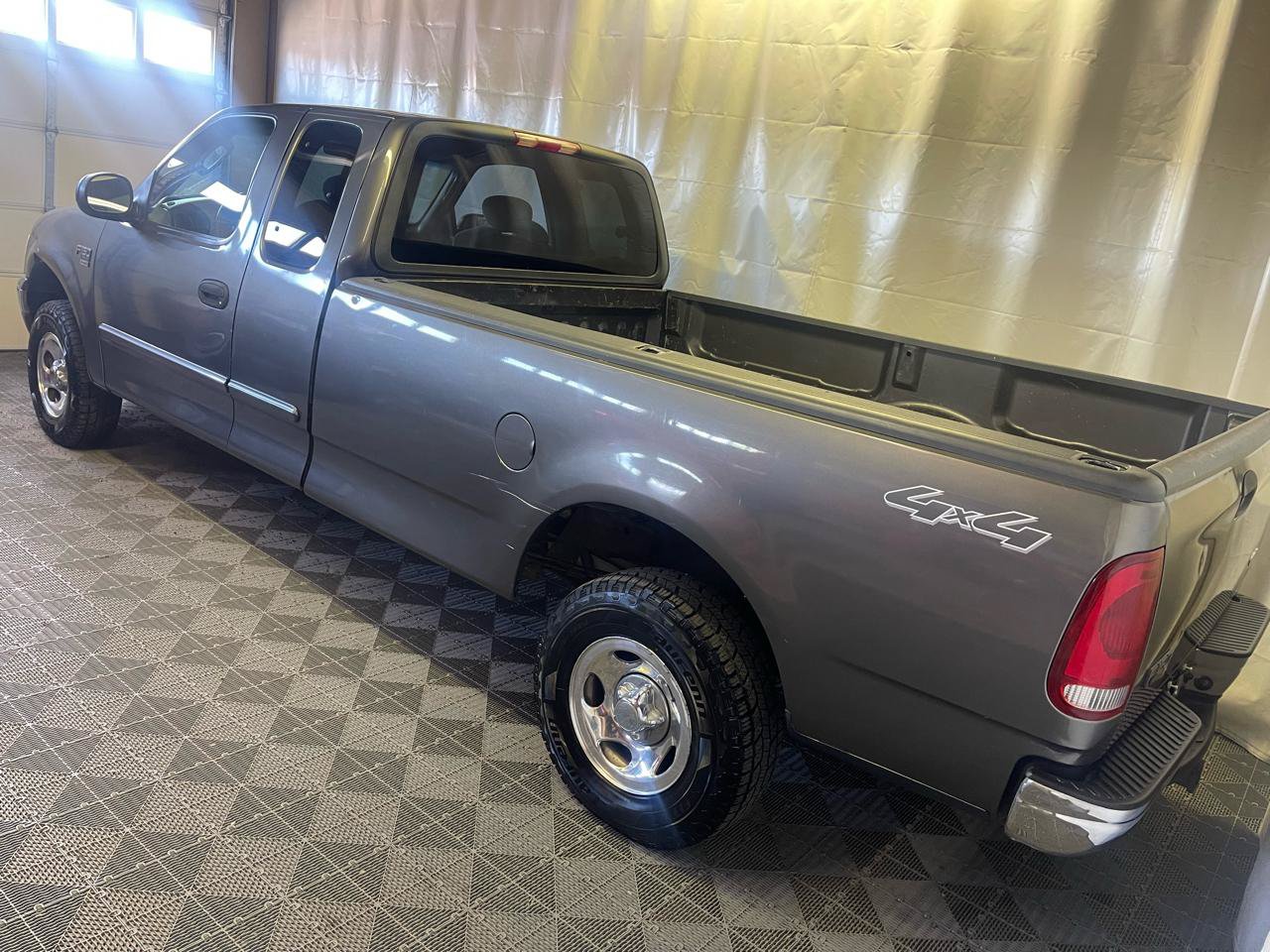 Used 2004 Ford F150 XLT AWD/4WD image 4