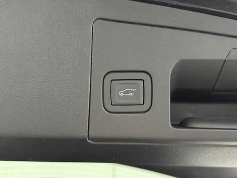 Used 2025 Cadillac XT5 Premium Luxury image 35