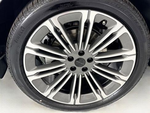 New 2026 Land Rover Range Rover Long Wheelbase SE AWD/4WD image 32