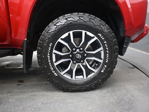 Used 2020 Toyota Tacoma TRD Sport image 11