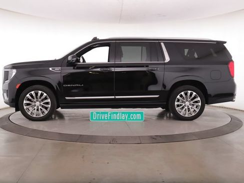 Used 2022 GMC Yukon XL Denali w/ Denali Ultimate Package AWD/4WD image 9