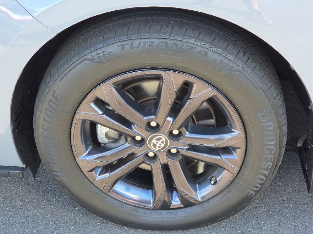 Used 2024 Toyota Sienna XSE w/ XSE Plus Package AWD/4WD image 18