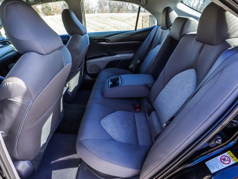 Used 2019 Toyota Camry LE image 38