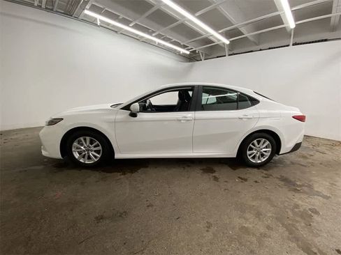 Used 2025 Toyota Camry LE image 3