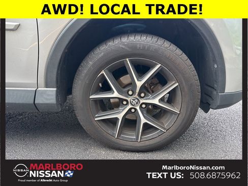 Used 2018 Toyota RAV4 SE image 10