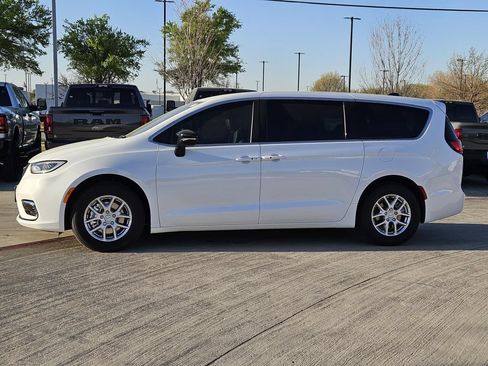 New 2026 Chrysler Pacifica Select FWD image 1