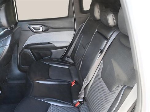 Used 2024 Jeep Compass Latitude image 16