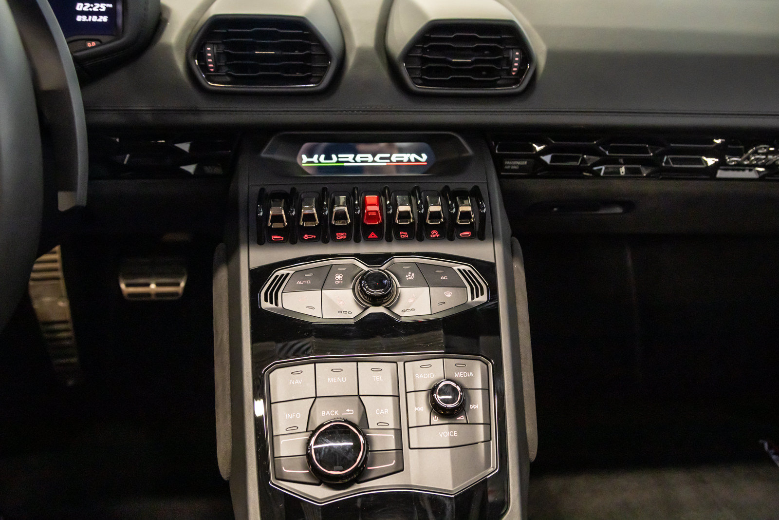 Used 2018 Lamborghini Huracan LP 580-2 RWD image 40