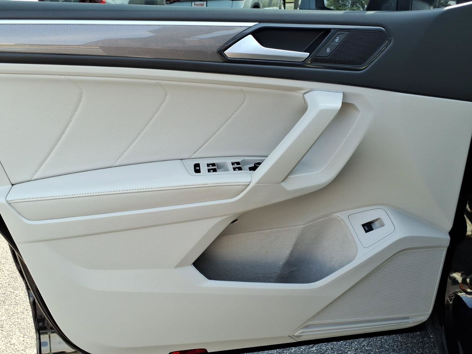 Certified 2023 Volkswagen Tiguan SE R-Line FWD image 15