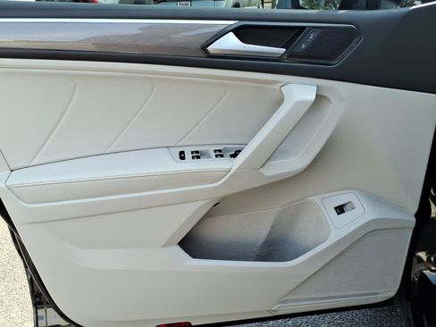 Certified 2023 Volkswagen Tiguan SE R-Line FWD image 15