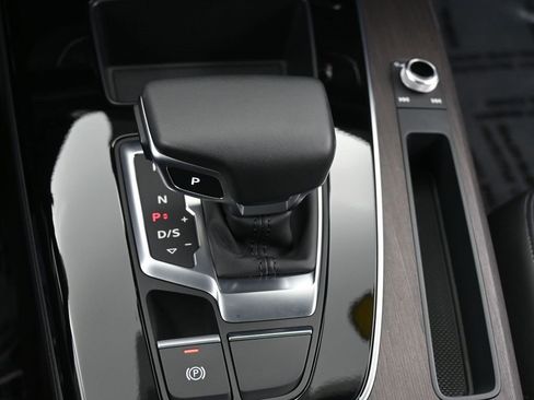 Used 2025 Audi Q5 2.0T Premium image 24