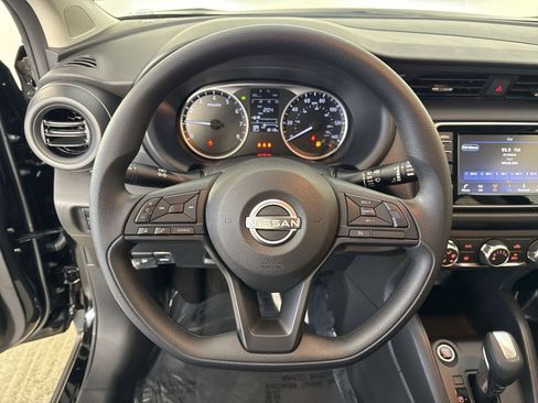 Certified 2025 Nissan Kicks Play S image 11