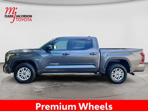 Used 2025 Toyota Tundra SR5 w/ SR5 Premium Package AWD/4WD image 16