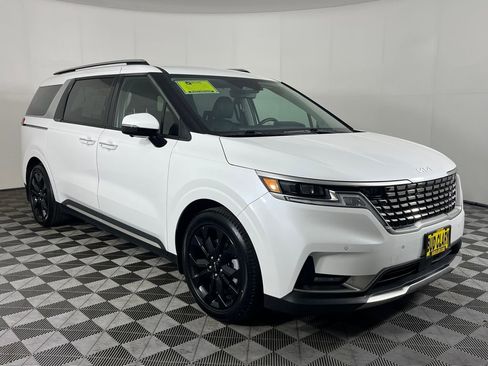 Used 2024 Kia Carnival SX image 3