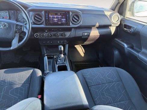 Used 2017 Toyota Tacoma TRD Off-Road image 14