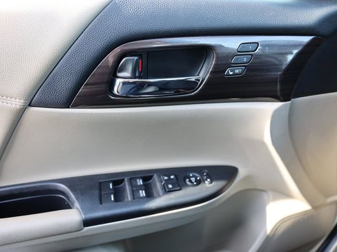 Used 2016 Honda Accord EX-L image 32