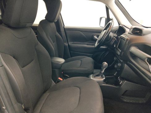 Used 2018 Jeep Renegade Altitude FWD image 21