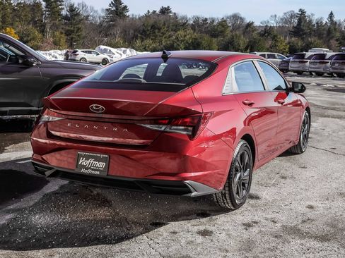Used 2023 Hyundai Elantra SEL w/ Cargo Package image 5