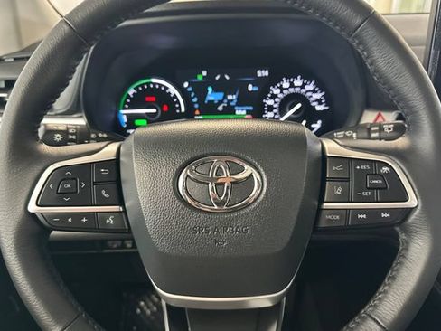 Used 2026 Toyota Sienna XLE FWD image 26