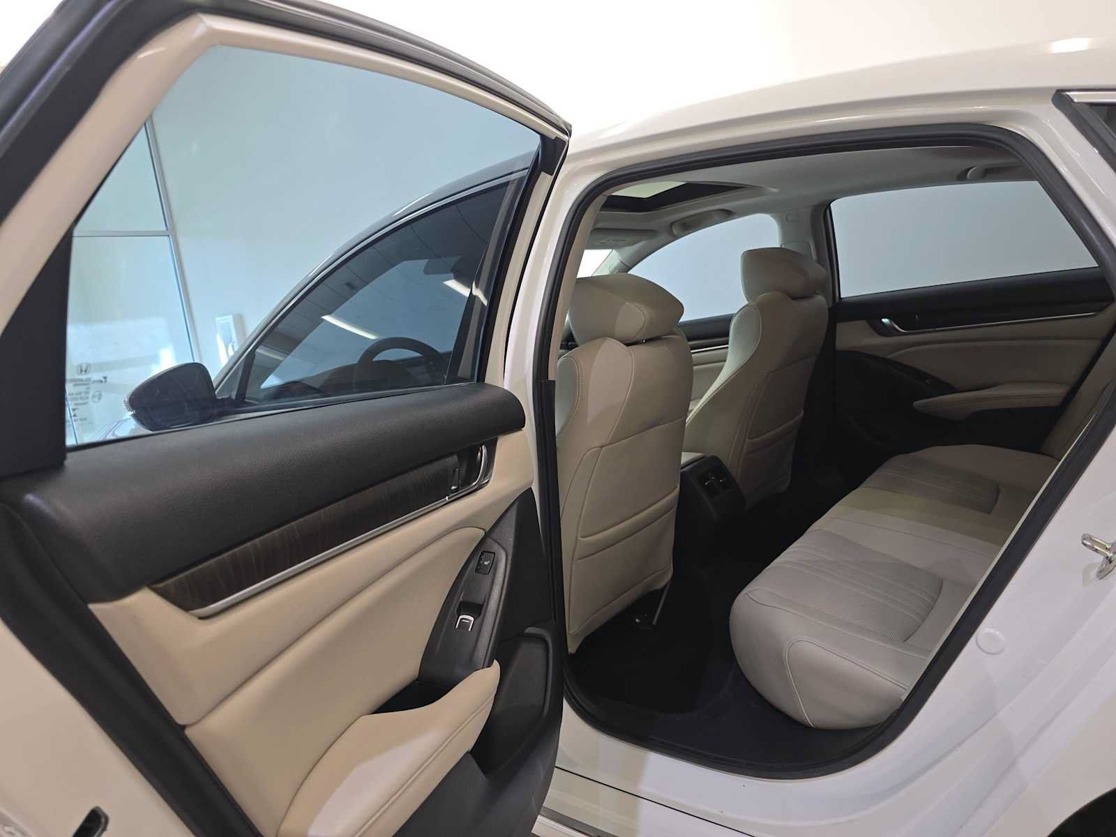 Used 2020 Honda Accord Touring image 25