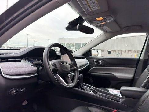 Used 2022 Jeep Compass Latitude image 16