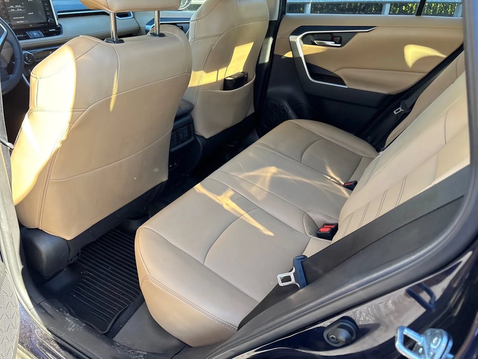 Used 2021 Toyota RAV4 XLE Premium FWD image 5