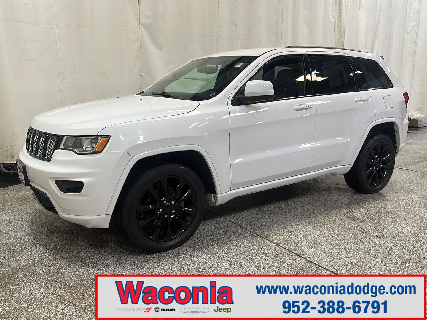 Used 2018 Jeep Grand Cherokee Altitude AWD/4WD image 1