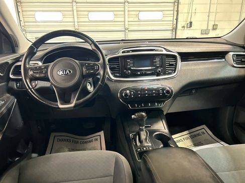 Used 2016 Kia Sorento AWD w/ LX Convenience Package image 4