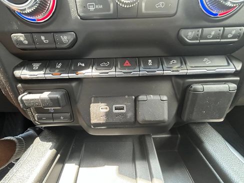Used 2020 GMC Sierra 2500 AT4 w/ AT4 Premium Package AWD/4WD image 33